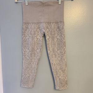 Soma Slimming Crop Legging Crochet Scroll Taupe S